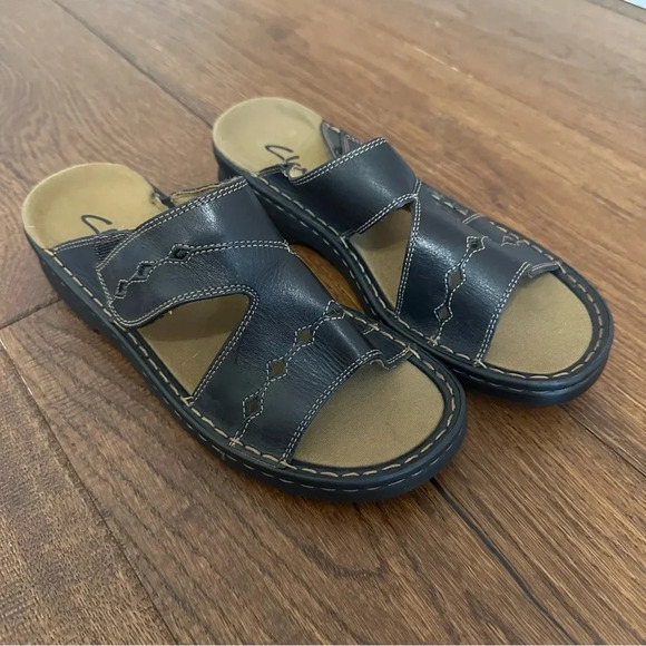 CLARKS Leather Slides Sandals Slip On Comfort Shoes Size 8 W - Picture 1 of 6